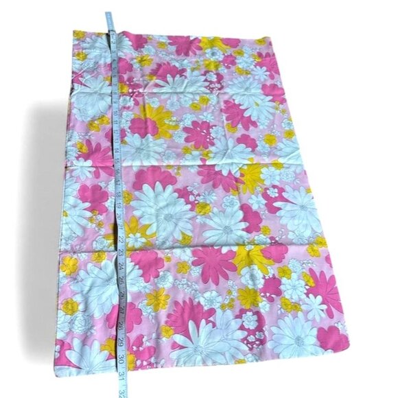 Vintage 60s 70s Floral Daisy Pillowcases Pink White Yellow Mod Flower Power Set - Picture 2 of 5